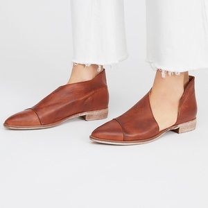 Free People Royale Flat in Whiskey
